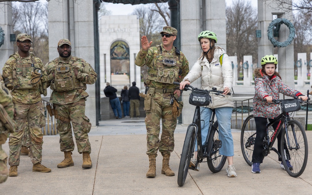 Mississippi National Guard Soldiers welcome veterans to the World War II Memorial