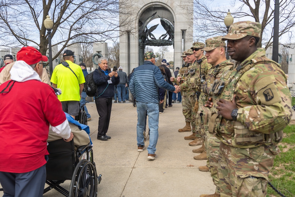 Mississippi National Guard Soldiers welcome veterans to the World War II Memorial