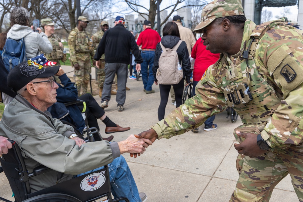 Mississippi National Guard Soldiers welcome veterans to the World War II Memorial