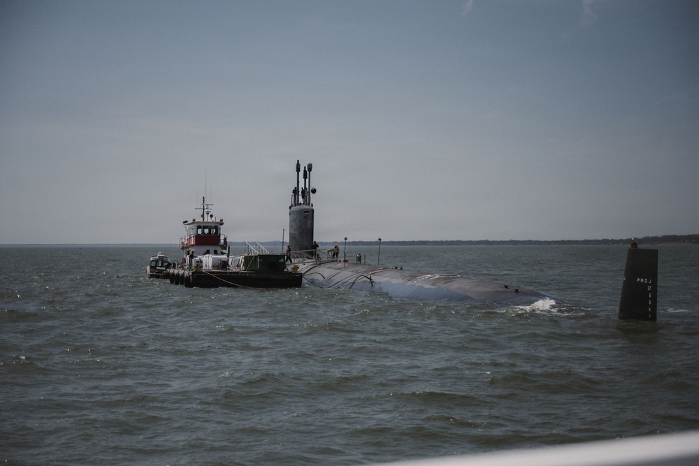 The USS Iowa visits the Naval Academy