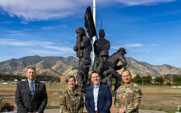 The Principal Cyber Advisor to the Secretary of the Army visits NETCOM to review global network, cyber operations and readiness