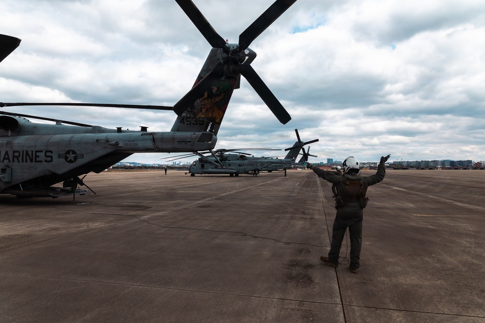 12th LCT Marines insert via CH-53E Super Stallions during air assault