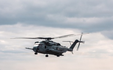 12th LCT Marines insert via CH-53E Super Stallions during air assault
