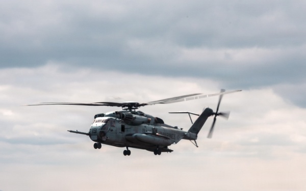 12th LCT Marines insert via CH-53E Super Stallions during air assault