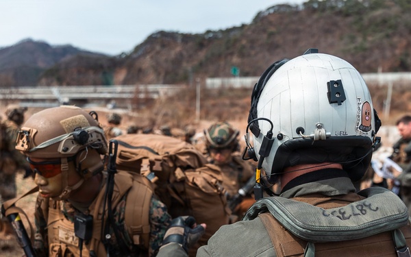 12th LCT Marines insert via CH-53E Super Stallions during air assault