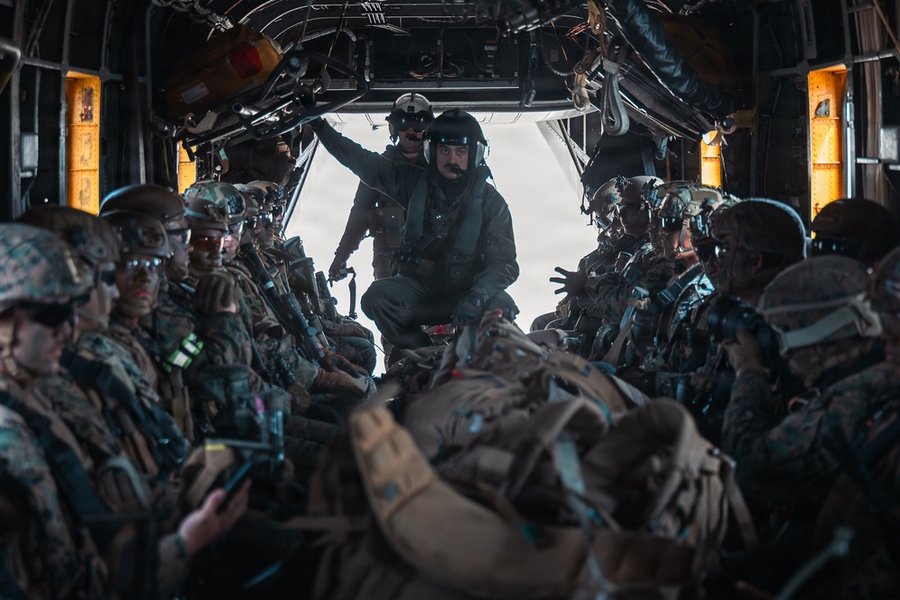12th LCT Marines insert via CH-53E Super Stallions during air assault