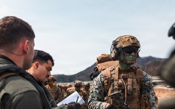 12th LCT Marines insert via CH-53E Super Stallions during air assault