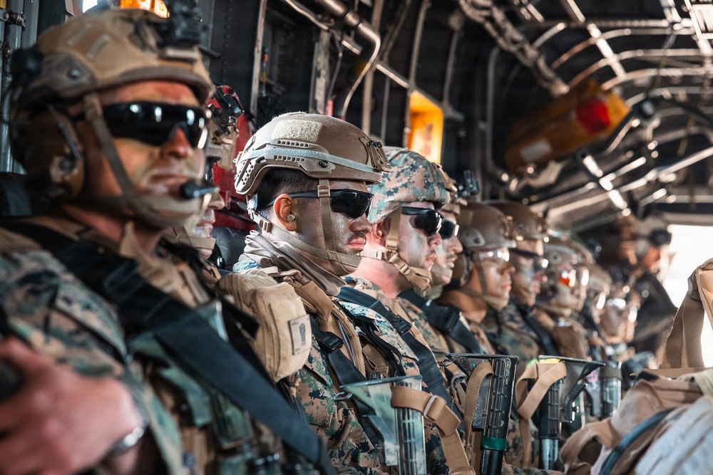 12th LCT Marines insert via CH-53E Super Stallions during air assault