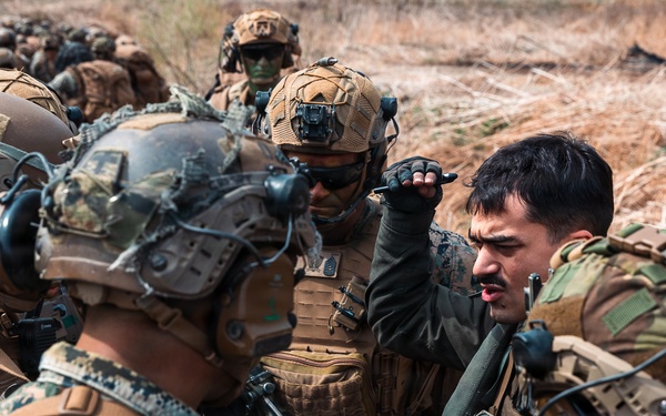 12th LCT Marines insert via CH-53E Super Stallions during air assault