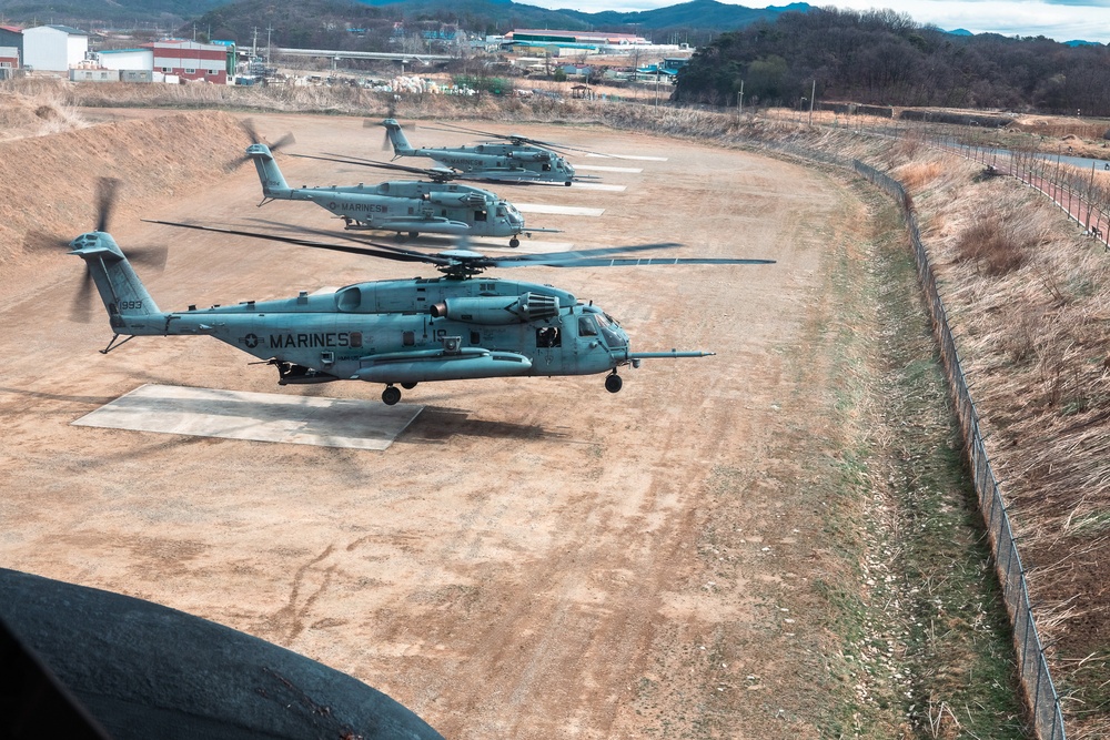 12th LCT Marines insert via CH-53E Super Stallions during air assault