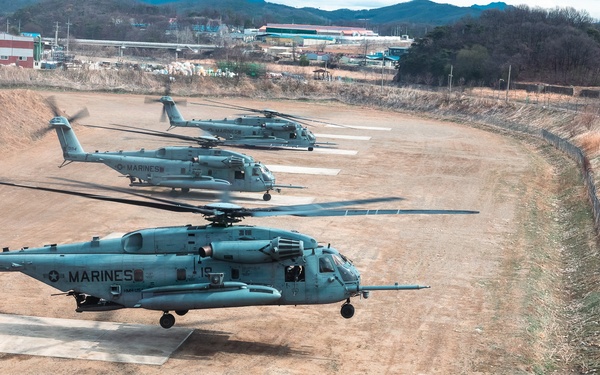 12th LCT Marines insert via CH-53E Super Stallions during air assault