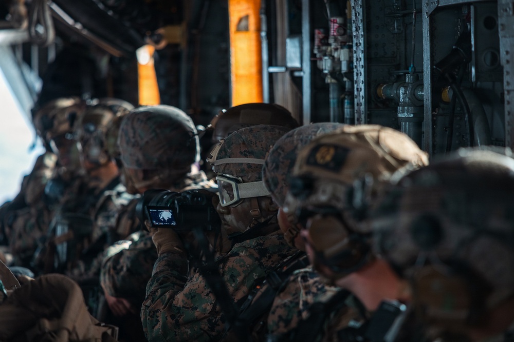 12th LCT Marines insert via CH-53E Super Stallions during air assault