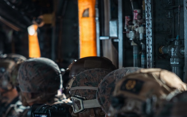 12th LCT Marines insert via CH-53E Super Stallions during air assault