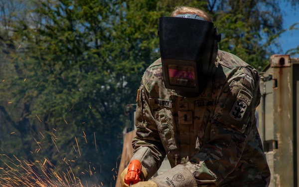 U.S. Soldiers Train with Exothermic Torch