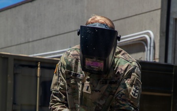 U.S. Soldiers Train with Exothermic Torch