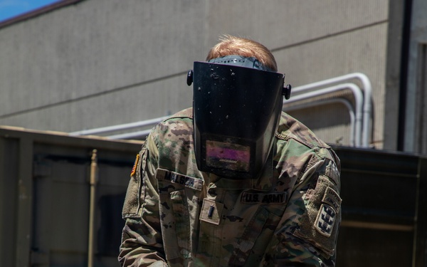 U.S. Soldiers Train with Exothermic Torch