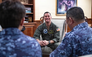 George Washington hosts Izumo for an Award Ceremony