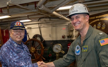 George Washington hosts Izumo for an Award Ceremony&amp;#xA;