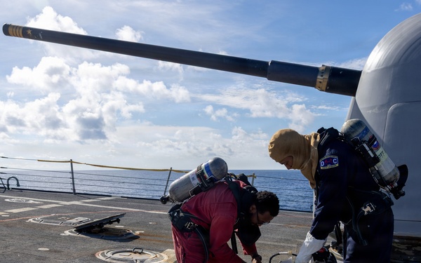 USS Arleigh Burke (DDG 51) Damage Control Drill