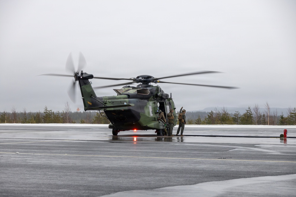 CORE26 |Finnish Air Force, U.S. Marines Join Together to Fuel Aircraft in the Arctic