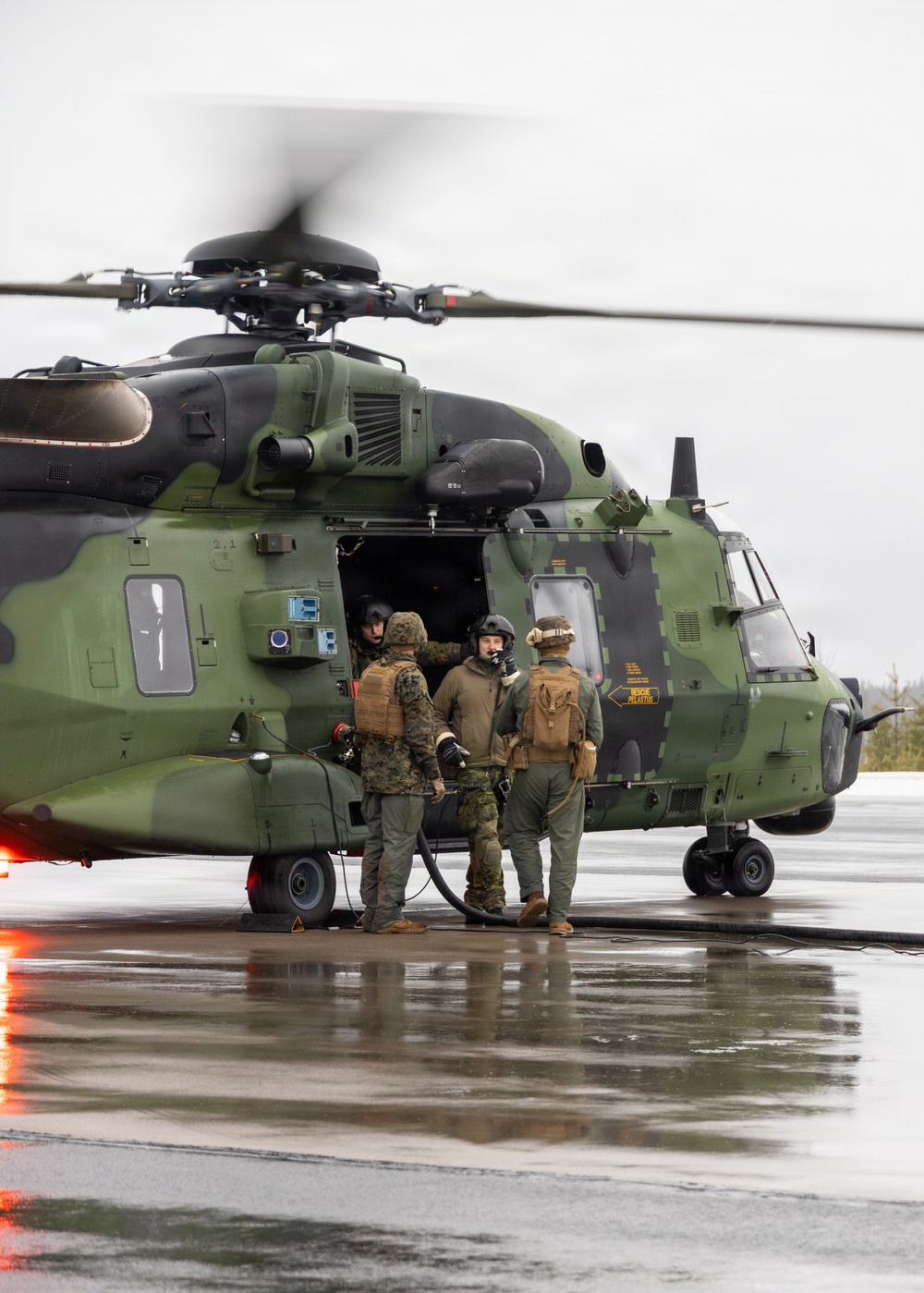 CORE26 |Finnish Air Force, U.S. Marines Join Together to Fuel Aircraft in the Arctic