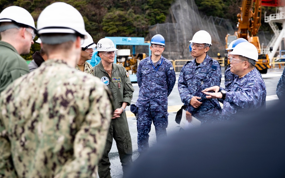 George Washington hosts Izumo for an Award Ceremony