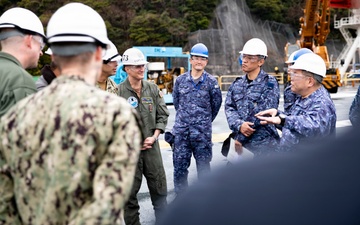George Washington hosts Izumo for an Award Ceremony