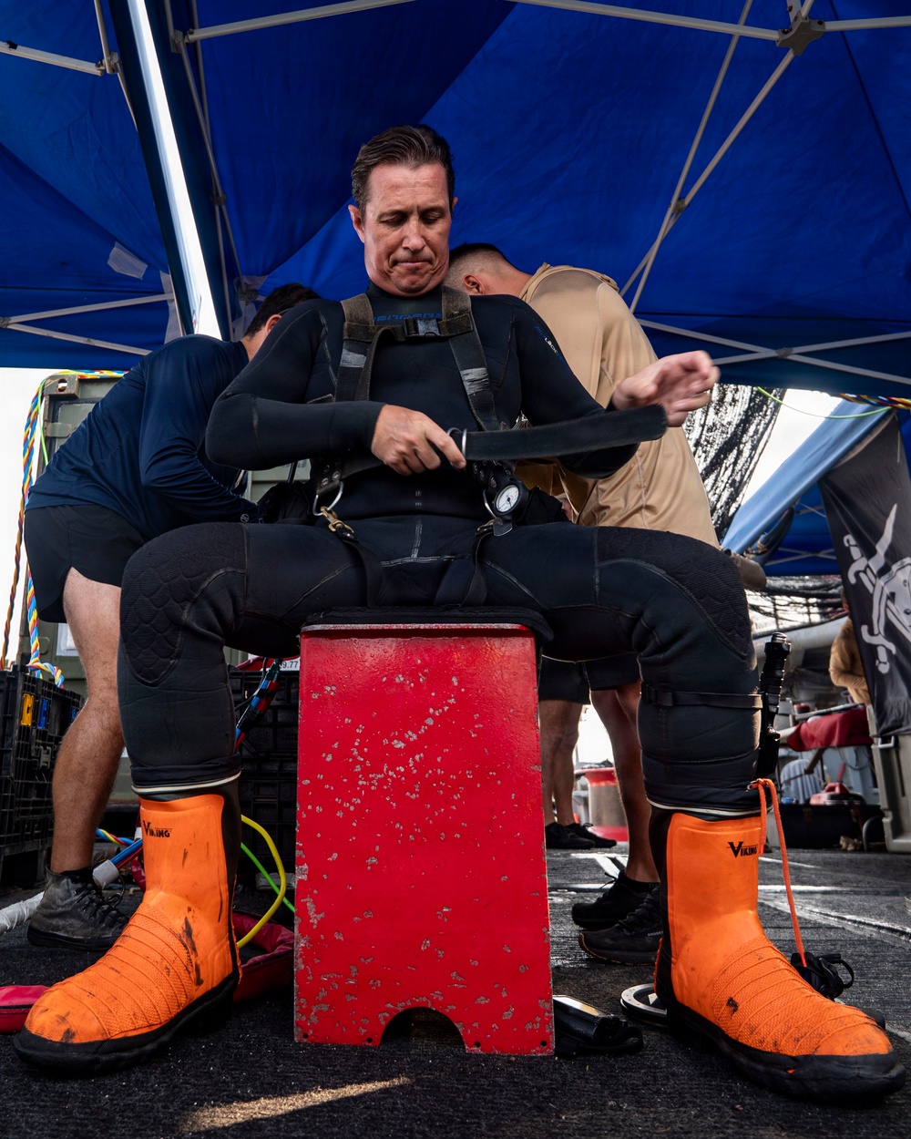 26-1PH Conducts Diving Operations