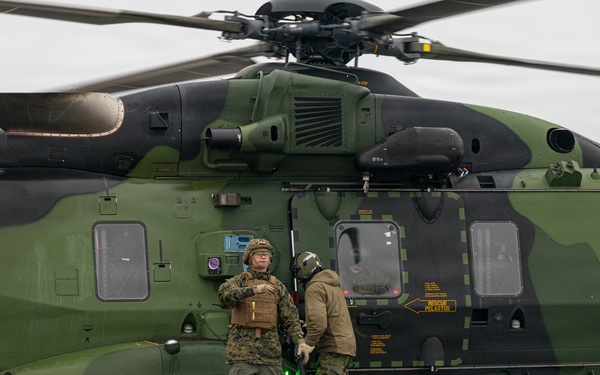 CORE26 |Finnish Air Force, U.S. Marines Join Together to Fuel Aircraft in the Arctic