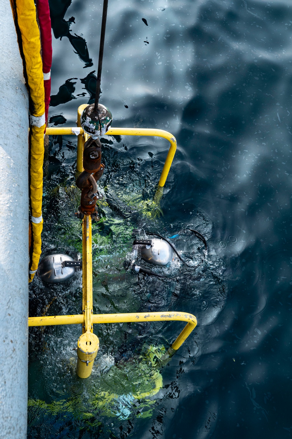 26-1PH Conducts Diving Operations