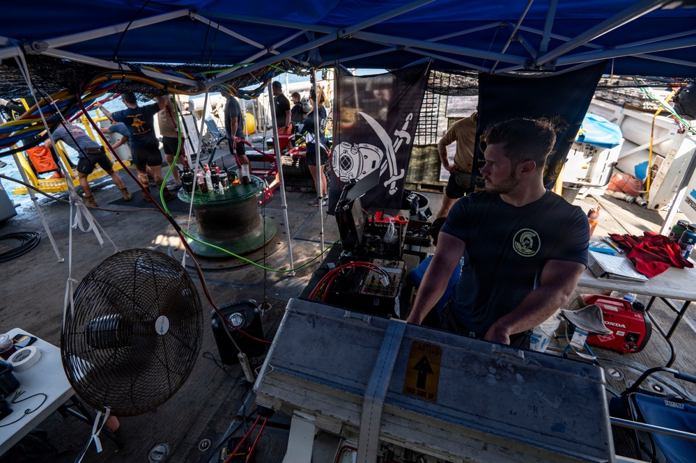 26-1PH Conducts Diving Operations