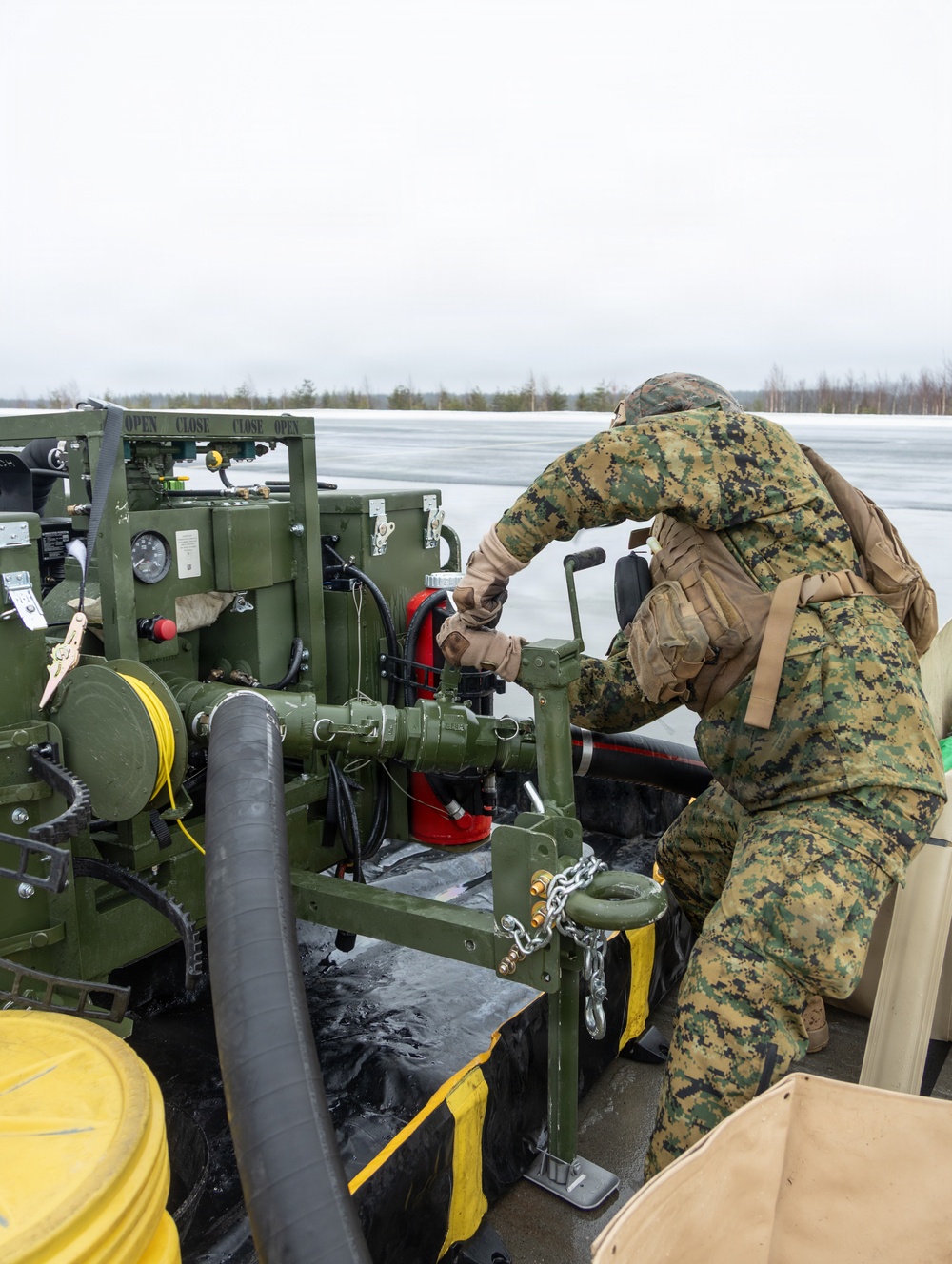 CORE26 | Finnish Air Force, U.S. Marines Join Together to Fuel Aircraft in the Arctic
