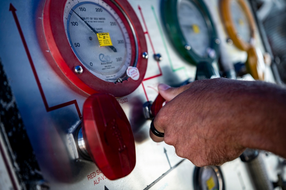 26-1PH Conducts Diving Operations