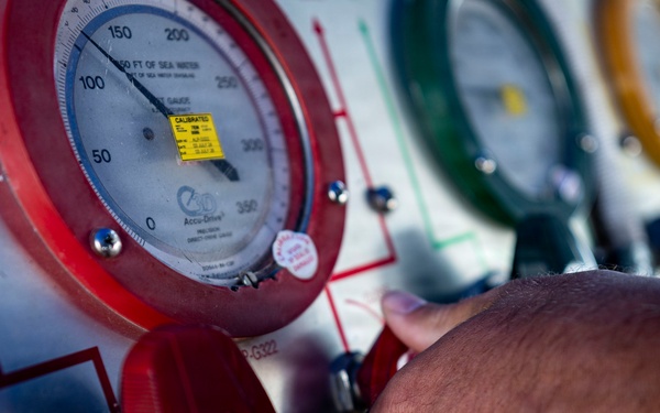 26-1PH Conducts Diving Operations