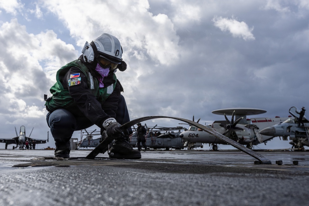 USS Gerald R. Ford (CVN 78) Flight Deck Maintenance
