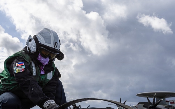 USS Gerald R. Ford (CVN 78) Flight Deck Maintenance
