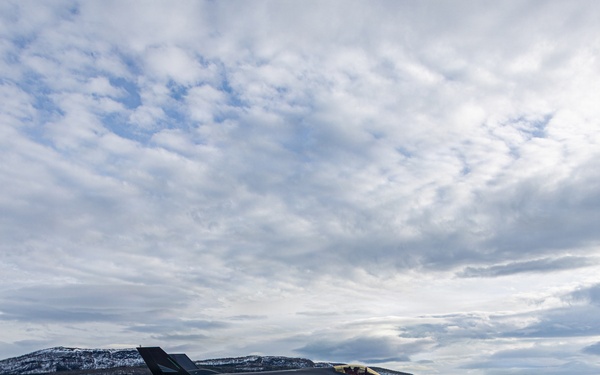 CORE26 | Royal Norwegian Air Force, U.S. Marines Join Together to Fuel Aircraft in the Arctic