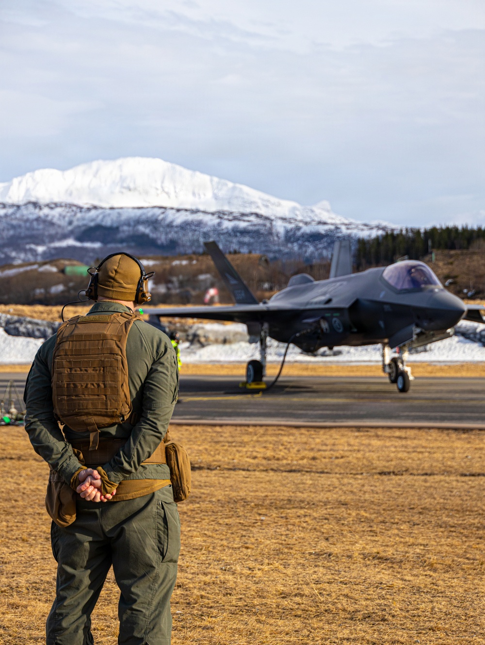 CORE26 | Royal Norwegian Air Force, U.S. Marines Join Together to Fuel Aircraft in the Arctic