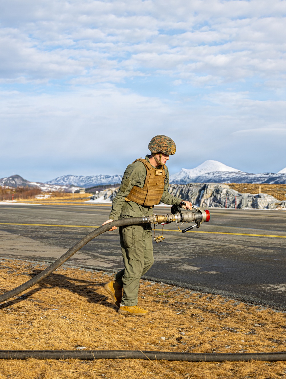 CORE26 | Royal Norwegian Air Force, U.S. Marines Join Together to Fuel Aircraft in the Arctic