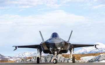 CORE26 | Royal Norwegian Air Force, U.S. Marines Join Together to Fuel Aircraft in the Arctic