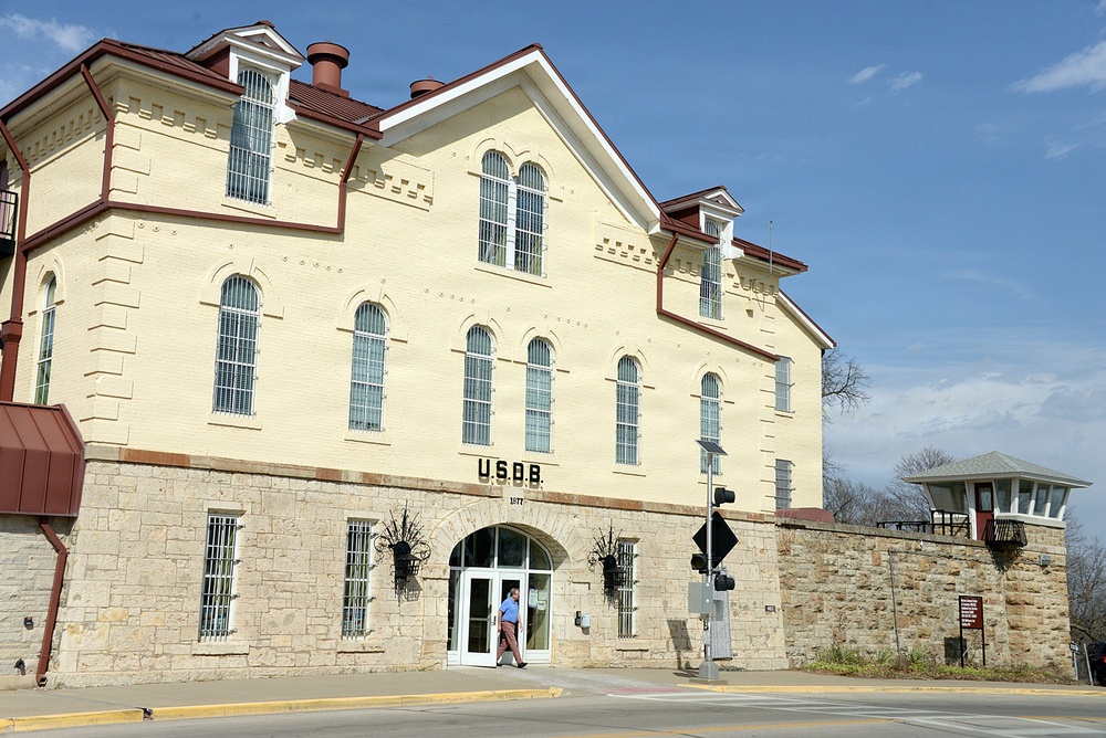 Fort Leavenworth Spouses’ Club to host Historic Homes Tour April 11, 2026