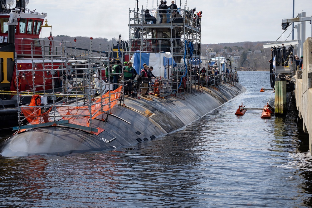 PNSY Undocks USS Albany (SSN 753)