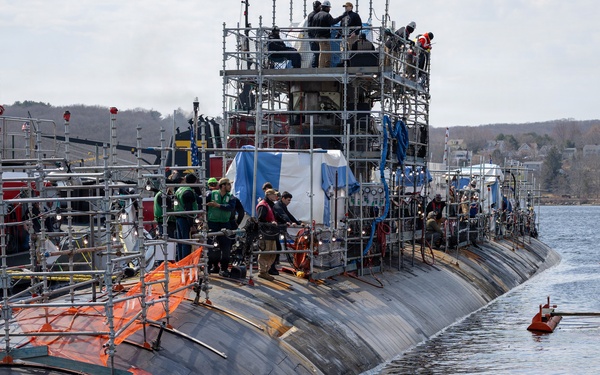 PNSY Undocks USS Albany (SSN 753)