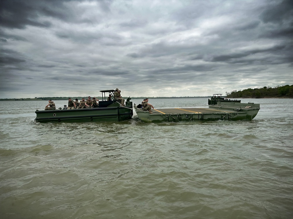 U.S. Army Reserve Engineers Conduct Bridging Training at Bardwell Lake with USACE Partnership