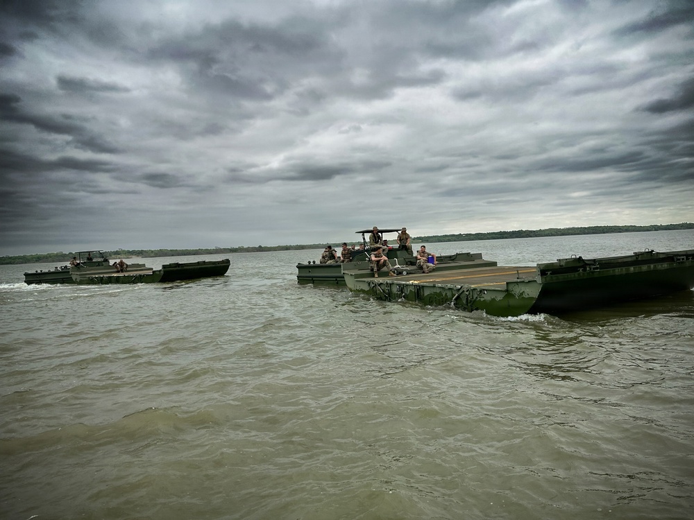 U.S. Army Reserve Engineers Conduct Bridging Training at Bardwell Lake with USACE Partnership