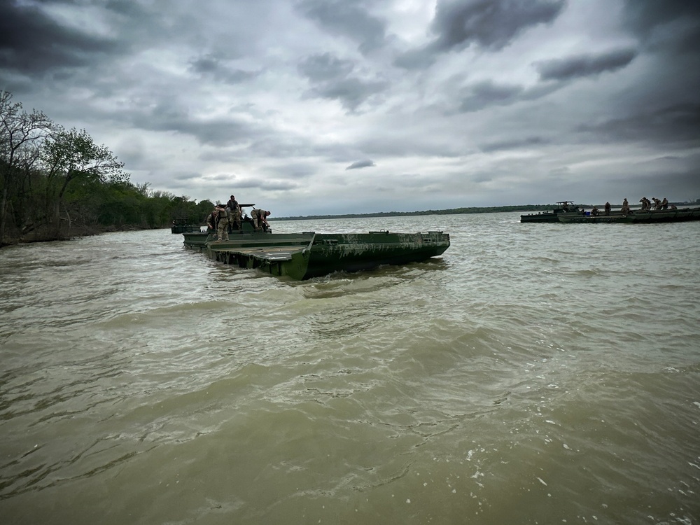 U.S. Army Reserve Engineers Conduct Bridging Training at Bardwell Lake with USACE Partnership