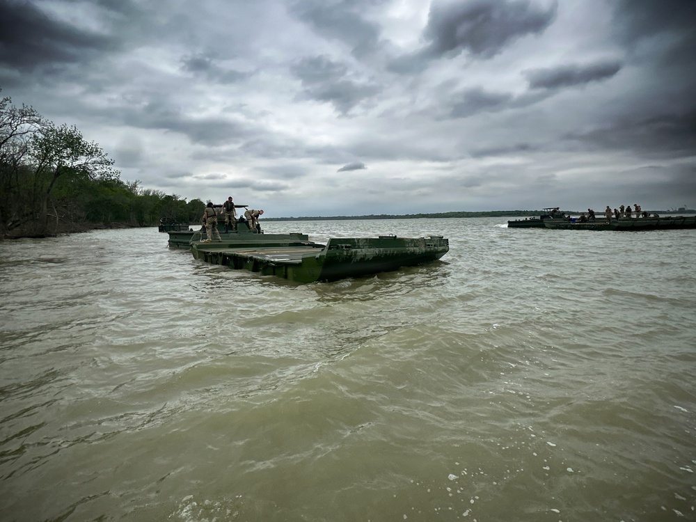 U.S. Army Reserve Engineers Conduct Bridging Training at Bardwell Lake with USACE Partnership