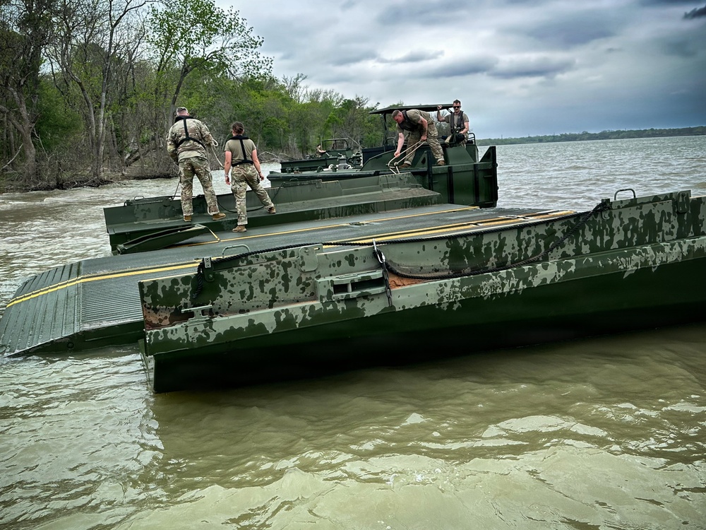 U.S. Army Reserve Engineers Conduct Bridging Training at Bardwell Lake with USACE Partnership