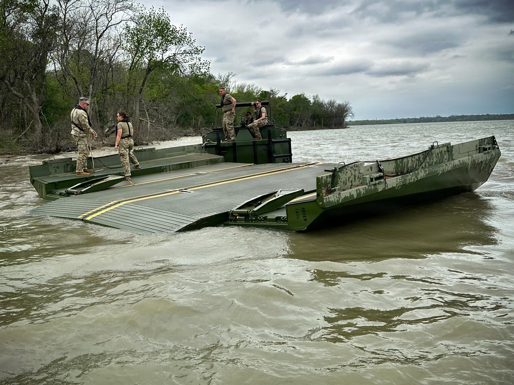 U.S. Army Reserve Engineers Conduct Bridging Training at Bardwell Lake with USACE Partnership