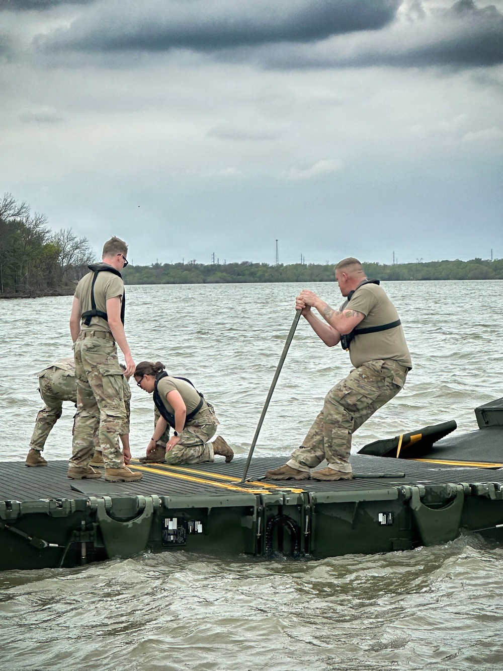U.S. Army Reserve Engineers Conduct Bridging Training at Bardwell Lake with USACE Partnership